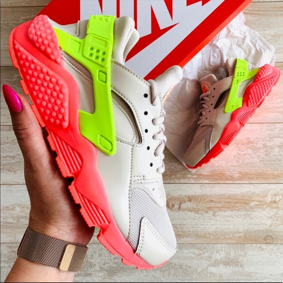 Nike Shoes - NWT Nike Air Huarache Run Rare